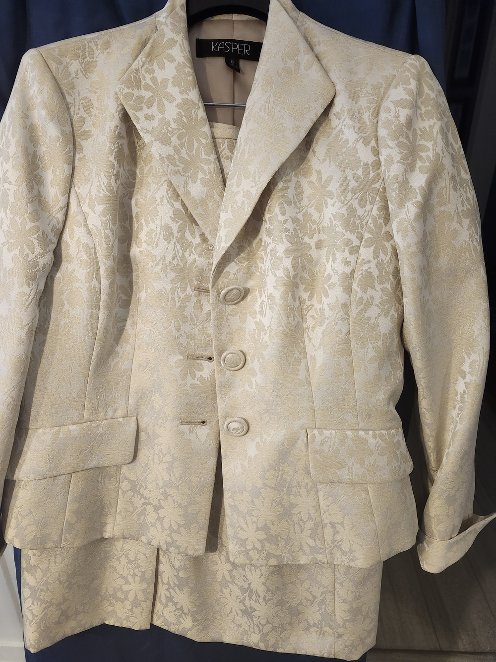 Kasper Women's Cream Floral Jacquard Suit